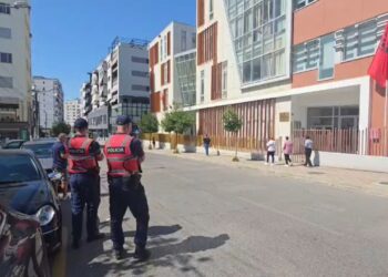 Alarm për bombë në disa institucione të Elbasanit, nisin kontrollet në ambientet e Prokurorisë dhe Gjykatës