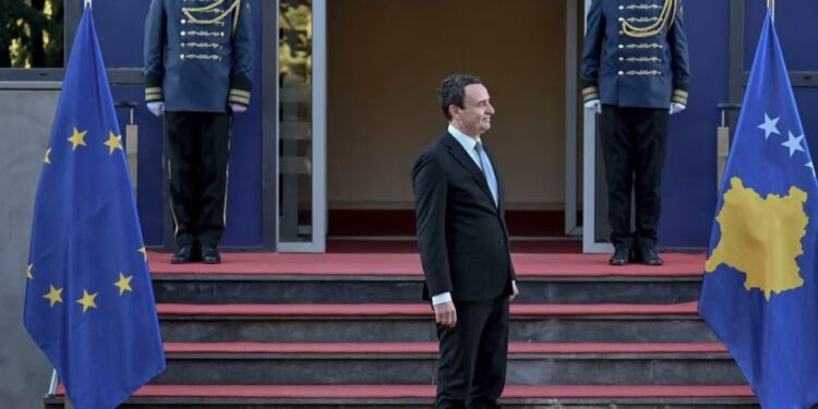 Analiza/ Kosova, e zhytur në krizë institucionale, rrezikon humbjen e përhershme të milionave nga BE-ja