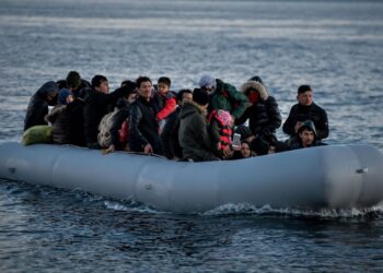 Anija me dhjetëra emigrantë përmbyset në Libi; 7 të vdekur, 2 në gjendje kritike