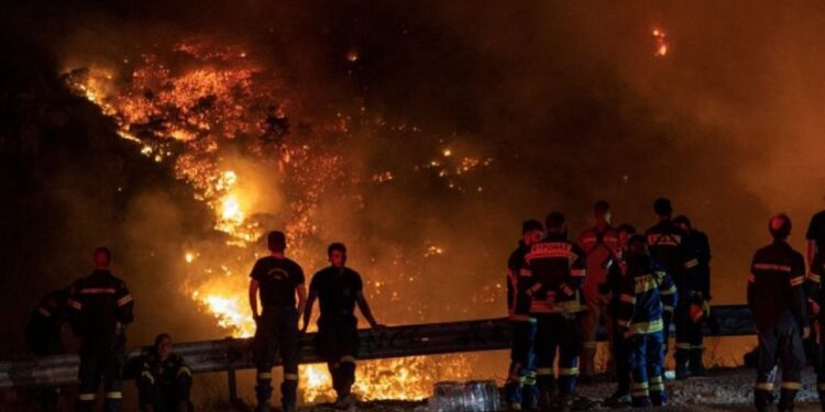 Apokalips zjarresh në Europë: Pamje dramatike nga Kroacia dhe qielli që nxihet në Greqi