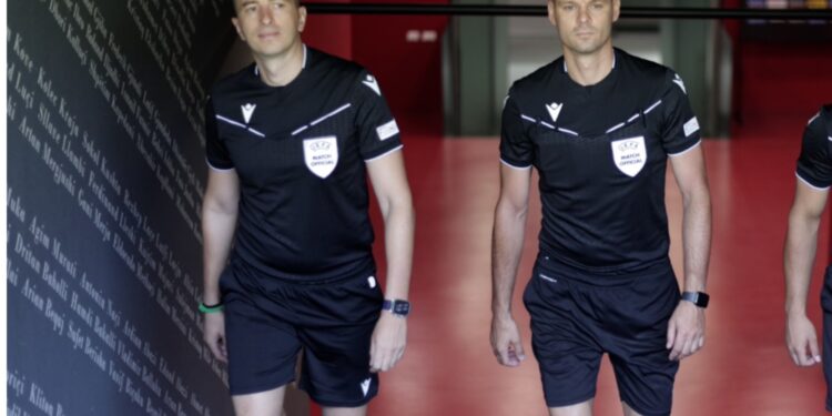 Arbitrat shqiptarë vazhdojnë të gëzojnë besimin e UEFA-s, iu besohen dy sfida të rëndësishme në Conference League