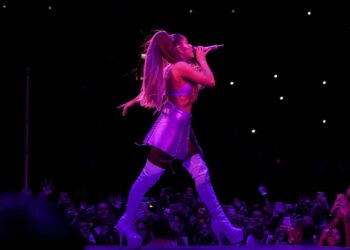 Ariana Grande përlot Londrën; dhjetë koncerte mbyllin turneun, këngëtarja tërhiqet përkohësisht nga jeta publike