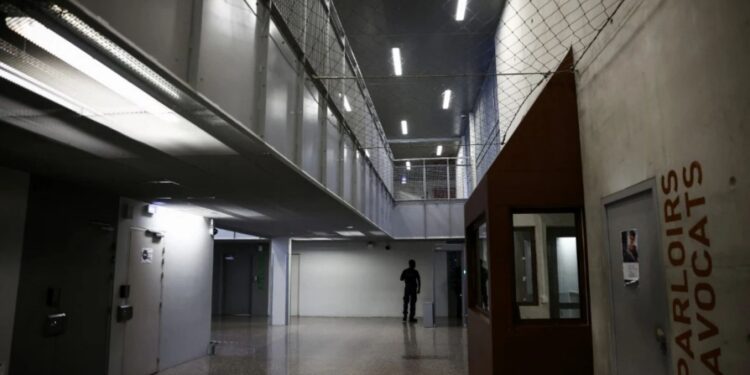 Arratisje si në filma në Gjermani: 35-vjeçari serb preu hekurat dhe u arratis nga çatia e burgut