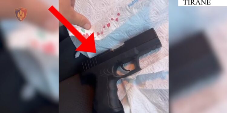 Arrestohet 26-vjeçari në Kthesën e Kamzës, duke transportuar armë zjarri për shitje në Tiranë