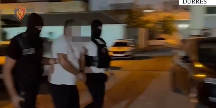 Arrestohet në Durrës 57-vjeçari i shpallur në kërkim ndërkombëtar për falsifikim dhe mashtrim, pritet ekstradim në Kosovë