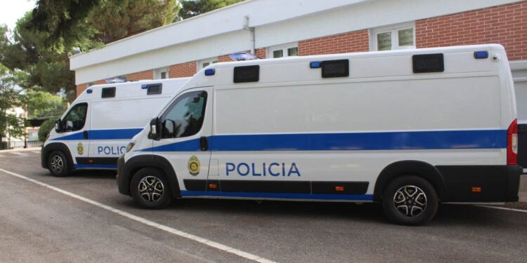 Autoburgjet e blinduara futen në përdorim për transferimin e personave me rrezikshmëri të lartë