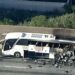 Autobusi turistik në Kaliforni përfshihet nga flakët në mes të rrugës, humb jetën një person