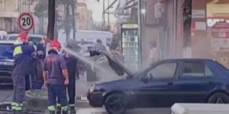 Automjet merr flakë në lagjen Apollonia të Fierit, shkaku dyshohet të jetë një defekt në impiantin e gazit