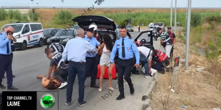 Autori ende duart me gjak pas vrasjes së turistit në Ksamil, nxirret nga bagazhi; pasagjeri s’i bindet policisë