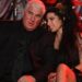 Babai i Amy Winehouse humbet gjyqin dhe duhet t’u paguajë mbi 1 milion euro shoqeve të dhomës