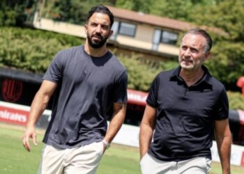 Bosi kuqezi në Milanello: e ardhmja e Leao-s dhe lëvizjet e fundit në merkato