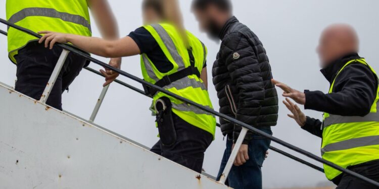 Burg për çunat e Londrës që kthehen ilegalisht në ishull pas thyerjes së urdhrit të dëbimit
