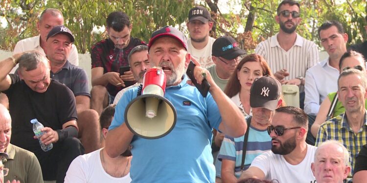 Cako kërkon kreun e protestës; grupimi do drejtim të ri, bllokim rrugësh dhe përfshirjen e studentëve