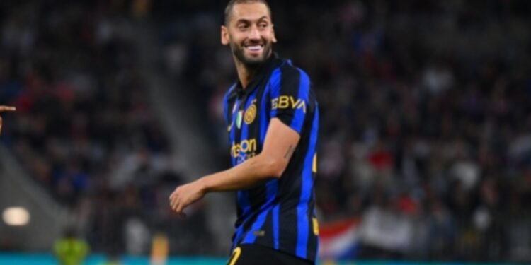 Calhanoglu i premton besnikëri Interit: Qëndroj këtu, po më telefonuan do të rinovoj