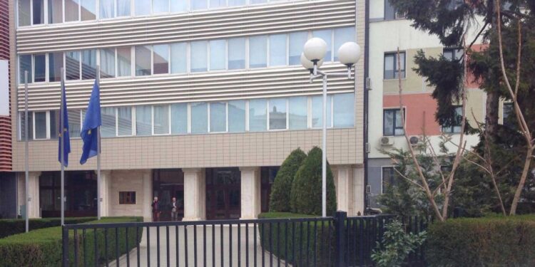 Çështja e presidentit në Kosovë: Kurti dhe Abdixhiku negociojnë, por votat në Kuvend mbeten të pasigurta