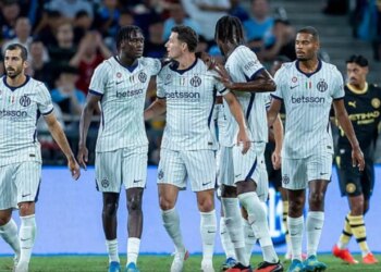 Chivu buzëqesh, Interi mposht Manchester City në duelin e luksit