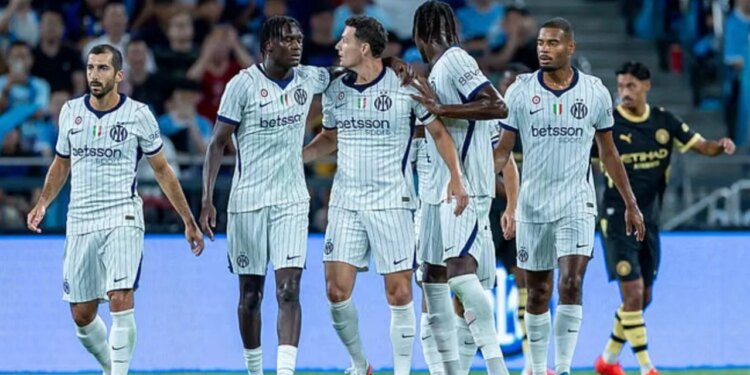 Chivu buzëqesh, Interi mposht Manchester City në duelin e luksit