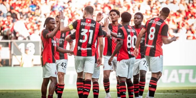 Chukwueze nuk përmbahet dhe Gonçalo Ramos shënon, Milan mund Manchester United me përmbysje