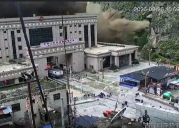 Cunami nga qielli: Si ndodhi katastrofa në Nepal, vala e ujit arriti 200 metra
