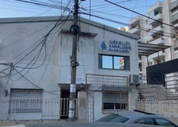 Defekt në linjën e energjisë dhe probleme me furnizimin e ujit në disa zona të Durrësit
