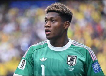 Dështon kalimi Suzukit te PSG, japonezi në radarët e Aston Villa; çfarë do të ndodhë me Emiliano Martinez?