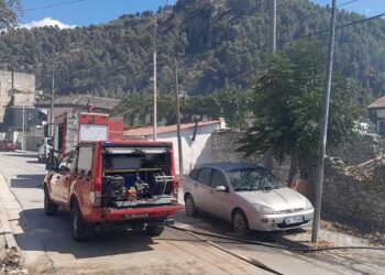 Digjen dy banesa në Berat, flakët kapin edhe një shtëpi monument kulture; zjarri dyshohet i qëllimshëm