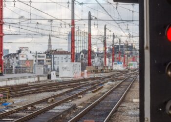 Dikush duhet të na ndihmojë — Të shtënat trondisin Brukselin për të tretën ditë; autorët me kallashnikov pranë stacionit