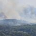 Disa vatra zjarri në Krujë mbeten aktive, era e fortë favorizon përhapjen e flakëve, ndërhyrje toka dhe ajri