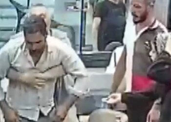 Doneri i ngeci në fyt; pronari i restorantit në Turqi i shpëton klientit me manovrën Heimlich
