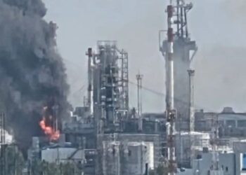Dronët ukrainas godasin rafinerinë e Kirishit dhe bazën ajrore të Jejskut, goditet zemra e naftës