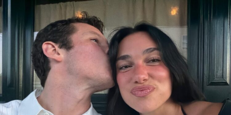 Dua Lipa festoi 31-vjetorin dhe ndau me fansat momentet romantike me Calum Turner