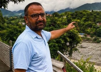 Duhet të largoheni — Heroizëm në mes të katastrofës, mësuesi shpëton mbi 1643 nxënës në Nepal
