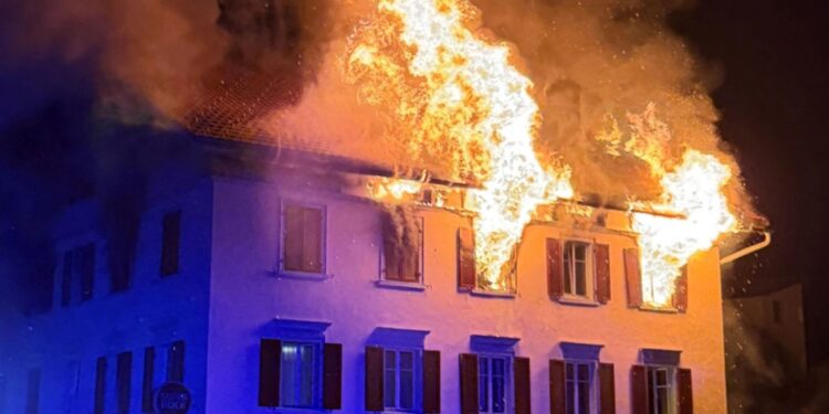 Dy zjarre në një natë në Zvicër plagosin 19 persona; vazhdon kërkimi për 5 të zhdukur