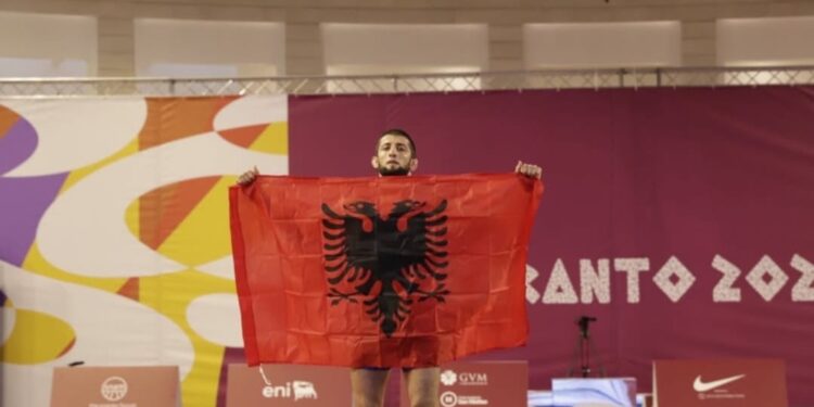 E hëna e madhe e mundjes shqiptare: medalje e artë dhe e argjendtë në Lojërat Mesdhetare të Tarantos