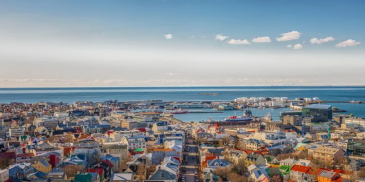 Eklipsi diellor rrit interesin në Europë; çmimet e hoteleve rriten, turistët paguajnë mesatarisht 793 dollarë