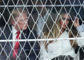 Eksperti i buzëve zbulon fjalët Melania i tha Trumpit në Uashington, fraza e saj bën xhiron e rrjetit