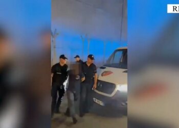 Ekstradohet 53-vjeçari për transport droge nga Kolumbia në Shqipëri; arrestohet edhe një i kërkuar për tentativë vrasjeje