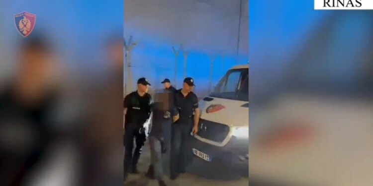 Ekstradohet 53-vjeçari për transport droge nga Kolumbia në Shqipëri; arrestohet edhe një i kërkuar për tentativë vrasjeje