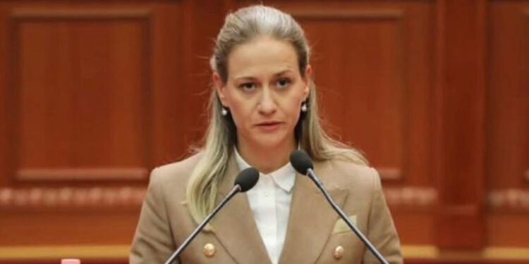 Erjona Ismaili jep dorëheqjen si bashkëkryetare e PS në Vlorë; ministrja: Mirënjohëse për gjithçka që ndërtuam së bashku