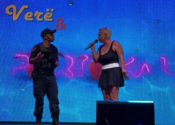 Erseka feston me humor Verë dhe Portokalle, mbyllet turi veror
