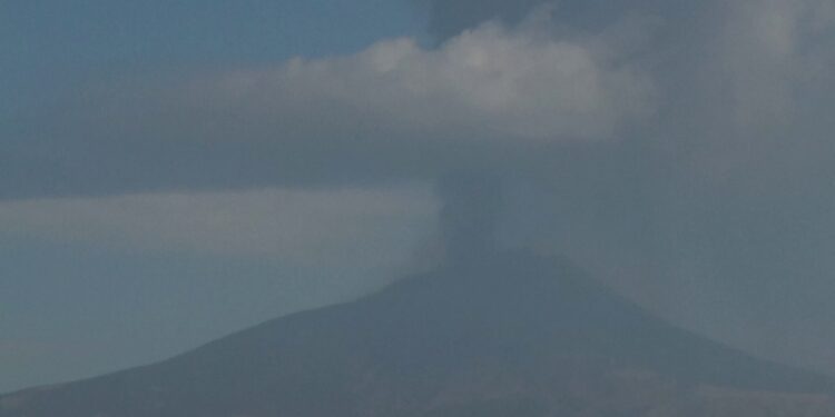 Etna mbyll qiellin e Siçilisë: hiri vullkanik ndal mbërritjet në Katania, nisjet nga aeroporti vijojnë normalisht