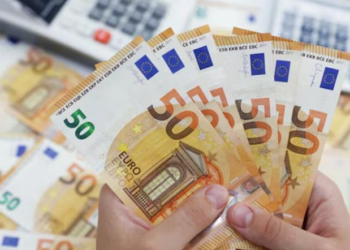 Euro zbret në 92, leku forcohet nga turistët dhe emigrantët; eksportuesit janë humbësit më të mëdhenj