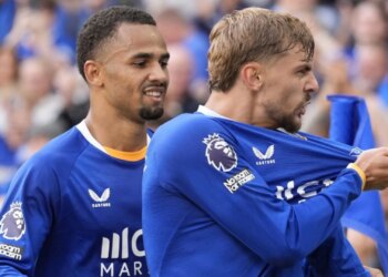 Everton e nis me këmbë të mbarë në Premier League, mposht Everton; Ipsëich befason Sunderlandin e Granit Xhakës