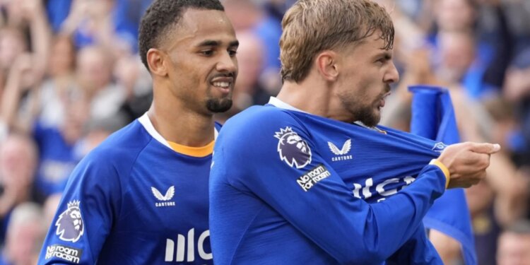 Everton e nis me këmbë të mbarë në Premier League, mposht Everton; Ipsëich befason Sunderlandin e Granit Xhakës