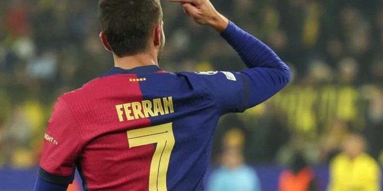 Ferran Torres jep dritë jeshile, Barcelona dhe PSG nisin bisedimet direkte për transferimin e sulmuesit