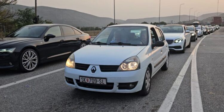 Fluks i lartë në Morinë: mbi 52 mijë shtetas dhe 13 mijë automjete hyjnë në Shqipëri