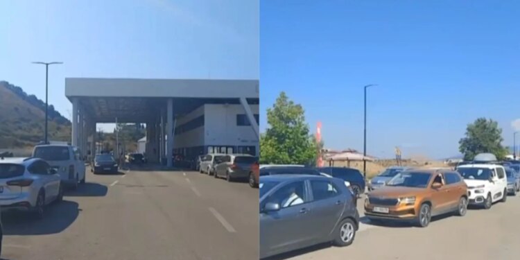 Fluks i madh në Qafë Botë: rreth 500 automjete presin, pala greke punon me 2 sportele