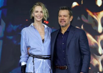 Foto: Veshja që tërhoqi gjithë vëmendjen, Charlize Theron me look të ri në turin botëror të The Odyssey