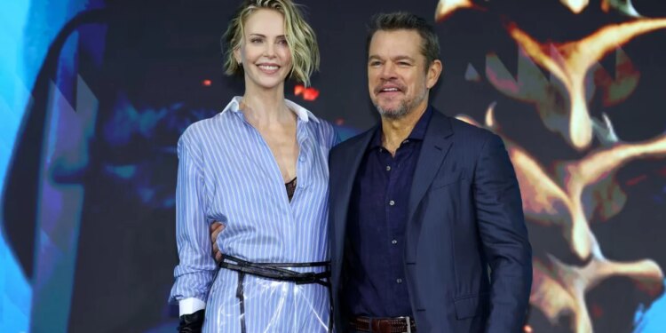Foto: Veshja që tërhoqi gjithë vëmendjen, Charlize Theron me look të ri në turin botëror të The Odyssey