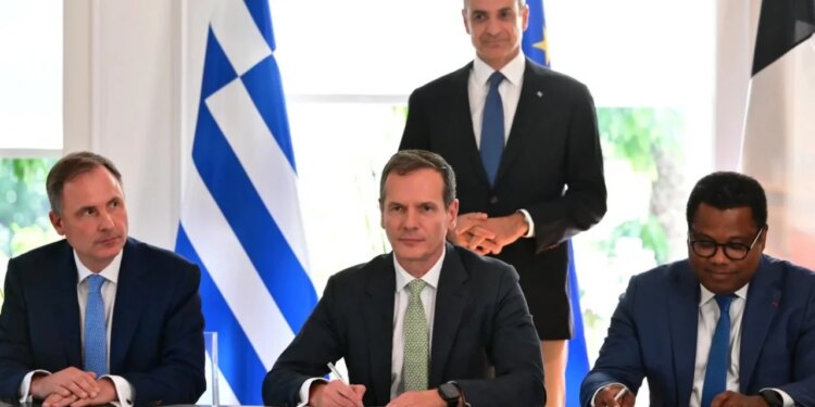 Franca hyn në projektin miliarda euro Greqi-Qipro, marrëveshje që ndryshon lojën në Mesdhe